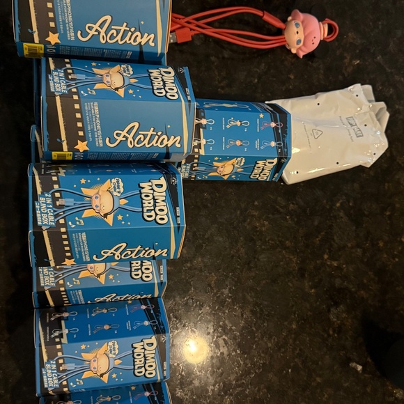 Popmart Dimoo x Disney 2x1 charging cable - Picture 5 of 11